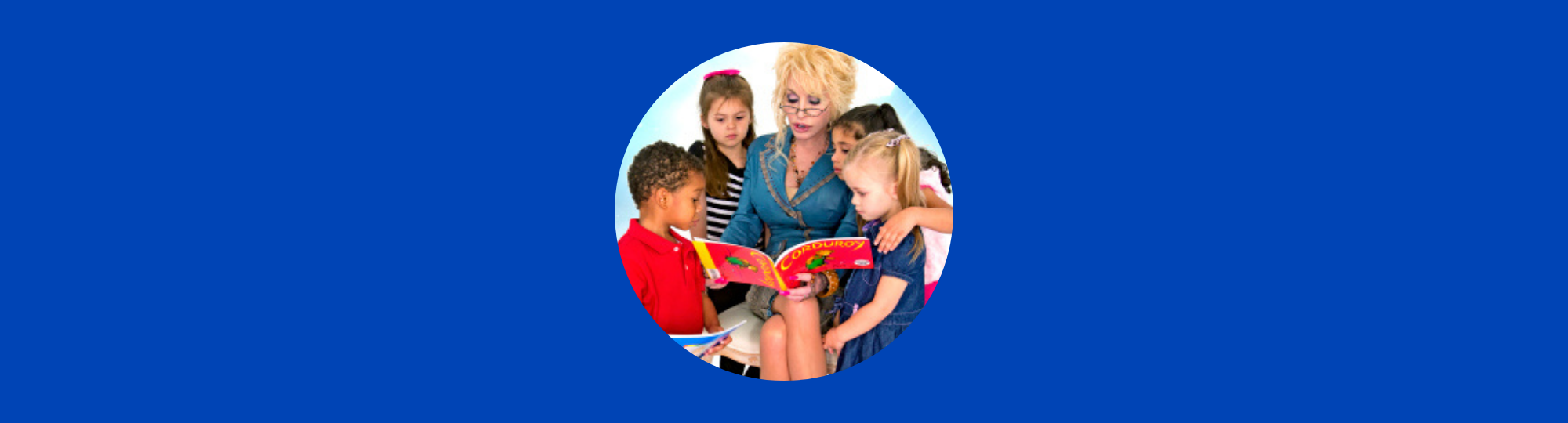 Dolly Parton with 4 children sitting around her while she reads them the book Courdoy